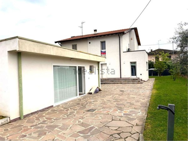 casa indipendente in vendita ad Urgnano