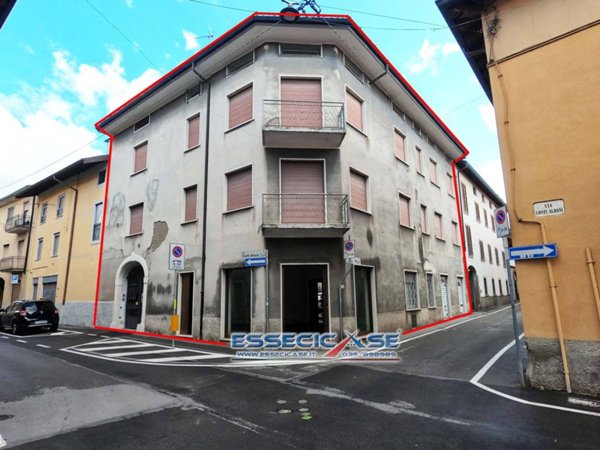 negozio in vendita ad Urgnano