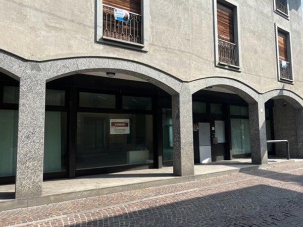negozio in vendita ad Urgnano