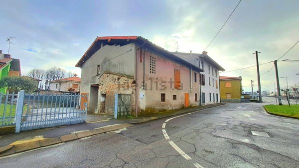 esavano in vendita ad Urgnano in zona Basella