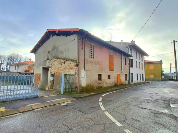 casa indipendente in vendita ad Urgnano in zona Basella