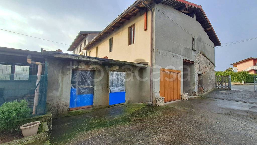 casale in vendita ad Urgnano in zona Basella