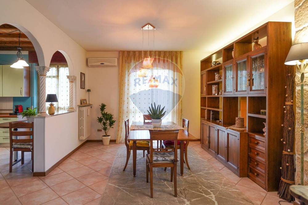 casa indipendente in vendita ad Urgnano in zona Basella