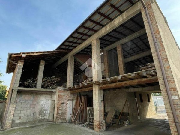 casa indipendente in vendita ad Urgnano in zona Basella