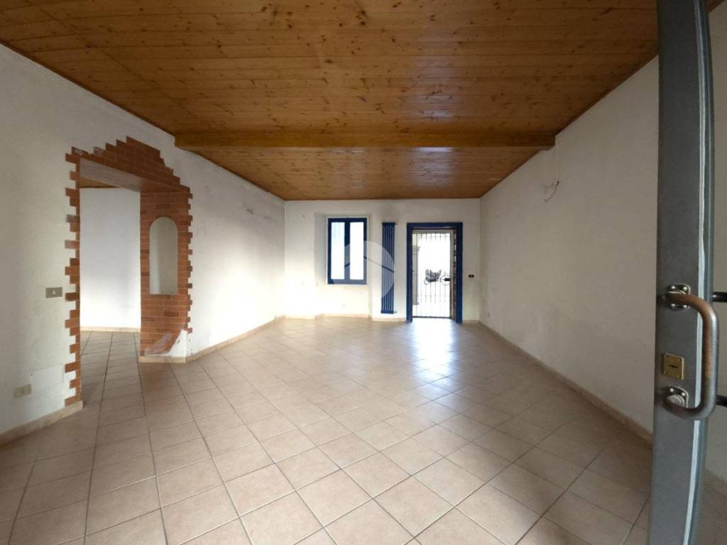 negozio in vendita ad Urgnano