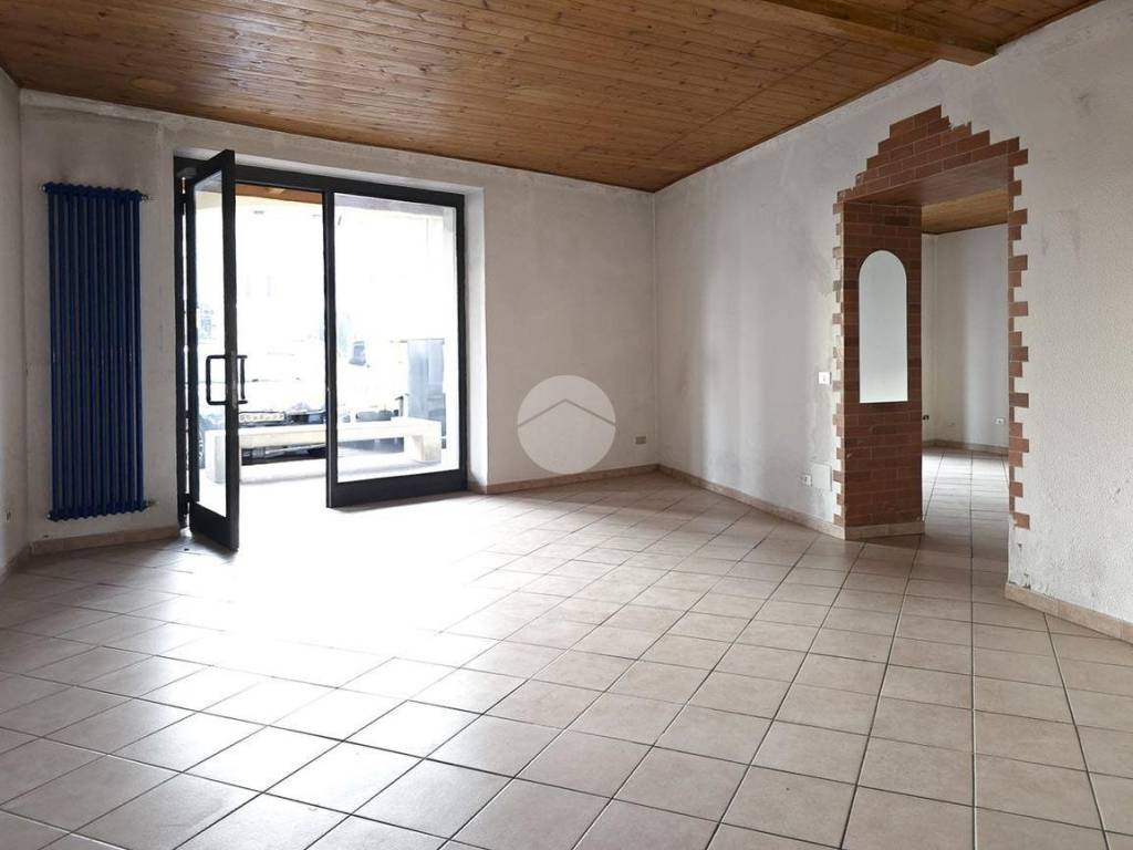 negozio in vendita ad Urgnano