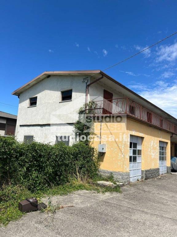 negozio in vendita ad Urgnano