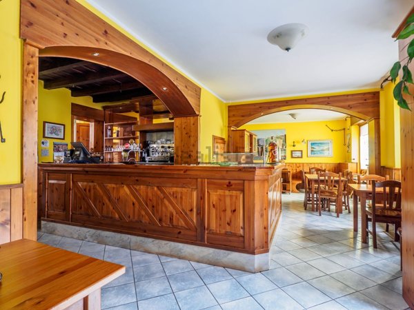 locale commerciale in vendita ad Urgnano