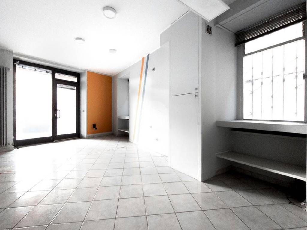 negozio in vendita ad Urgnano