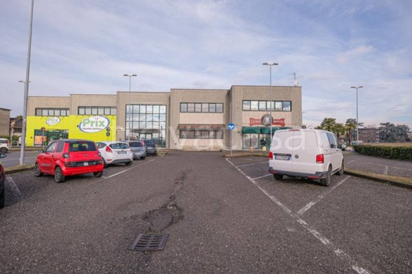 locale commerciale in vendita ad Urgnano