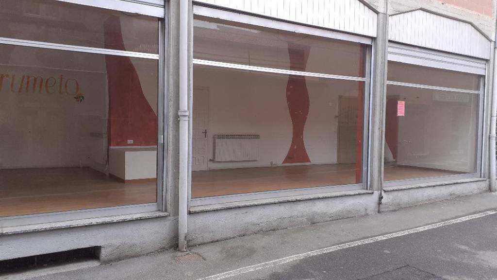 negozio in vendita ad Urgnano