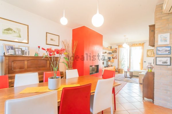 casa indipendente in vendita ad Urgnano in zona Basella