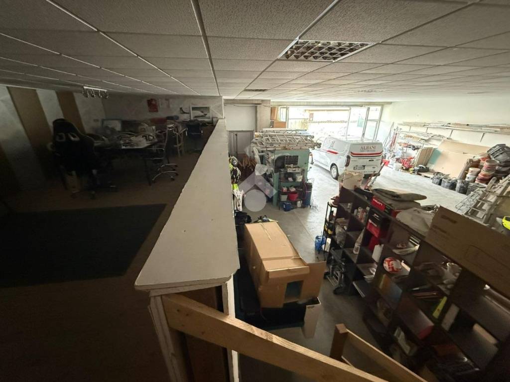 locale commerciale in vendita ad Urgnano