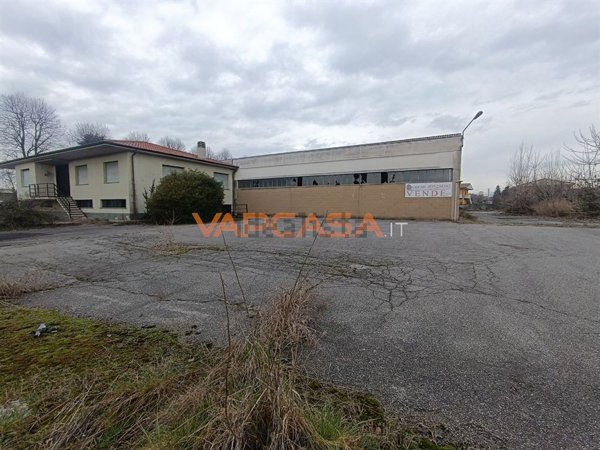 capannone in vendita ad Urgnano