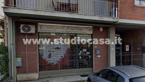 negozio in vendita ad Urgnano