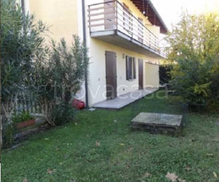 appartamento in vendita ad Urgnano in zona Basella