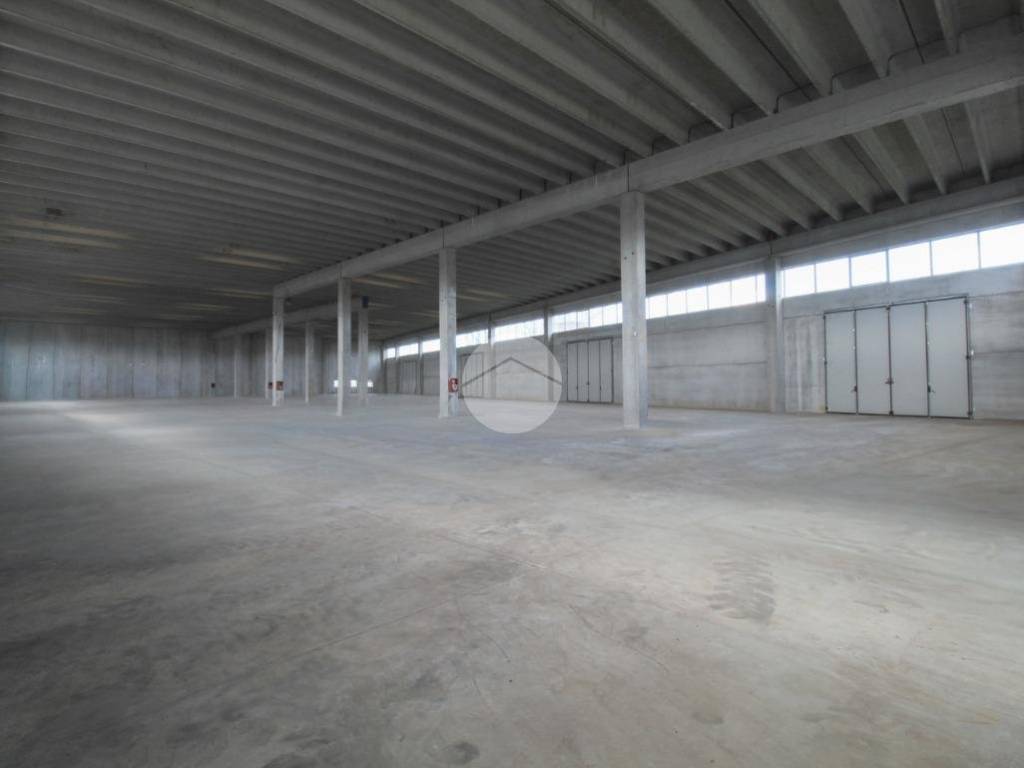 capannone in vendita ad Urgnano