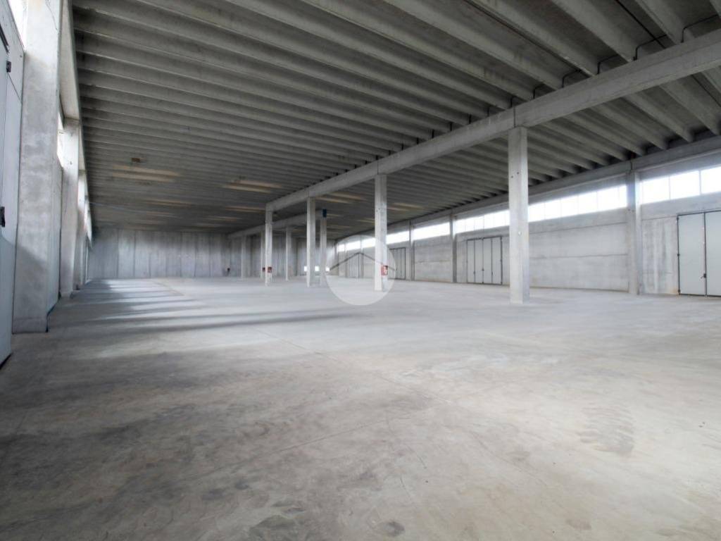 locale commerciale in vendita ad Urgnano