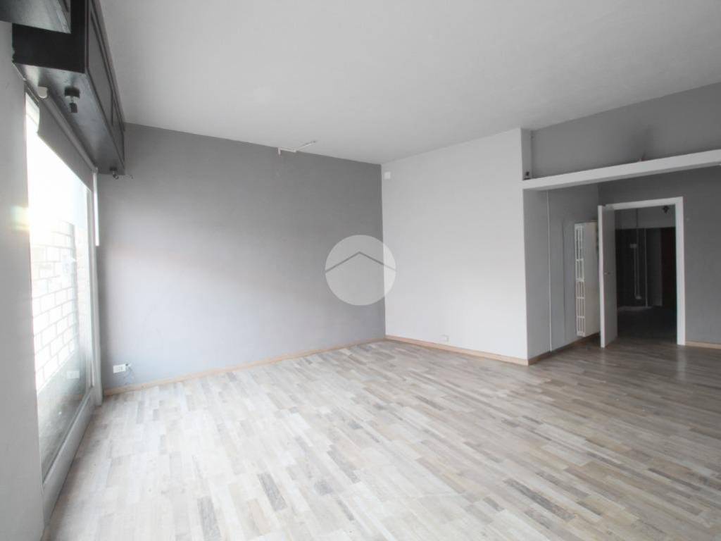 negozio in vendita ad Urgnano