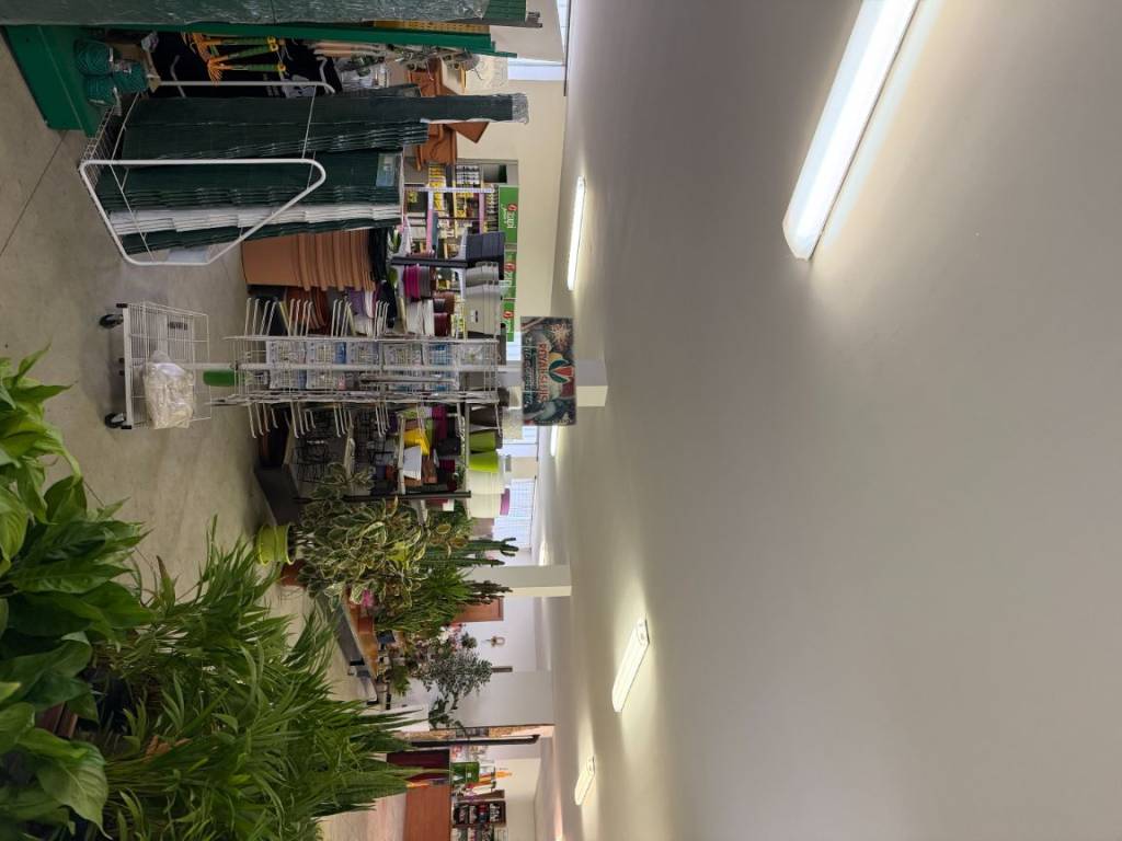 locale commerciale in vendita ad Urgnano