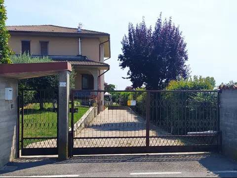 intera palazzina in vendita ad Urgnano