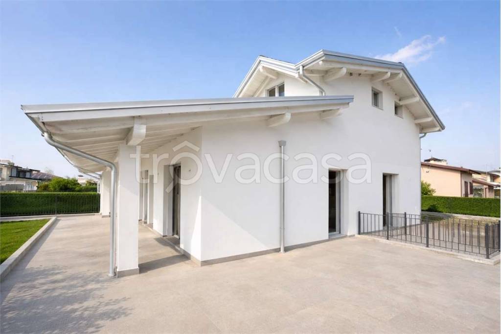 casa indipendente in vendita ad Urgnano