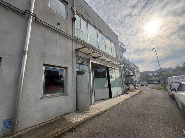 locale di sgombero in vendita ad Urgnano