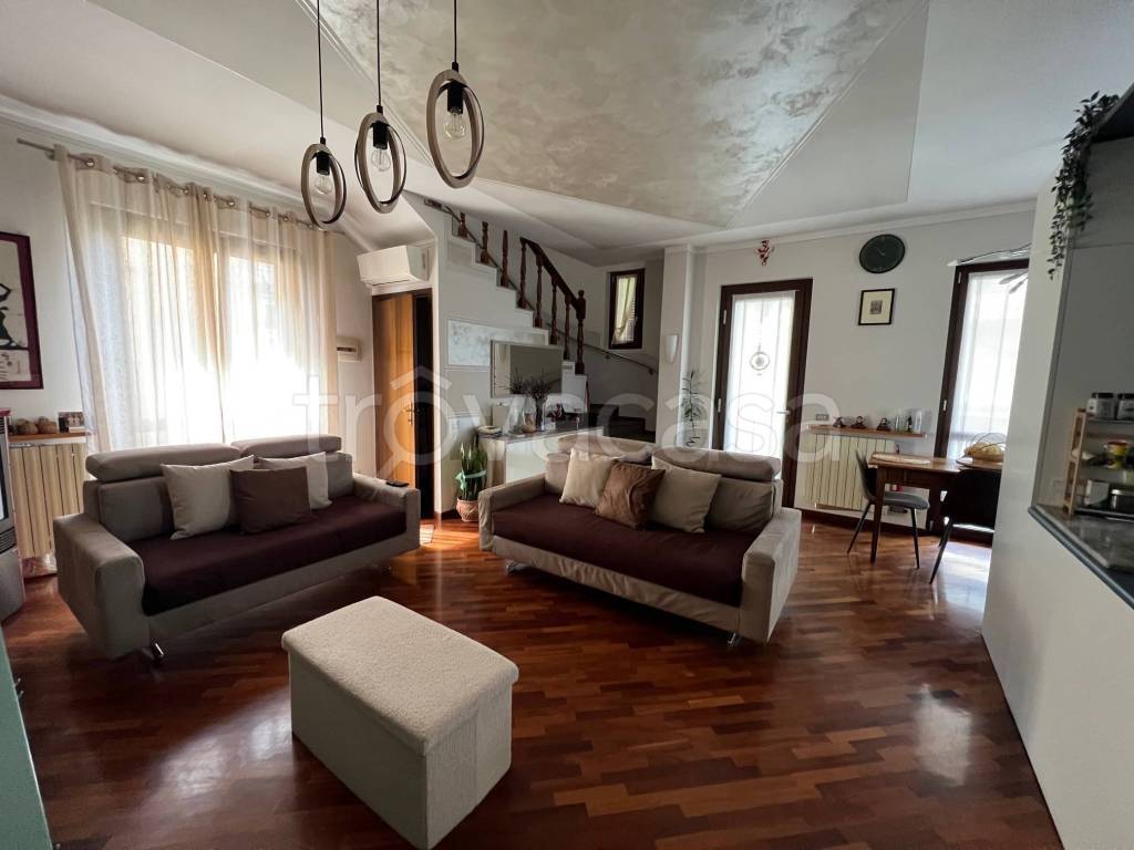 casa indipendente in vendita ad Urgnano