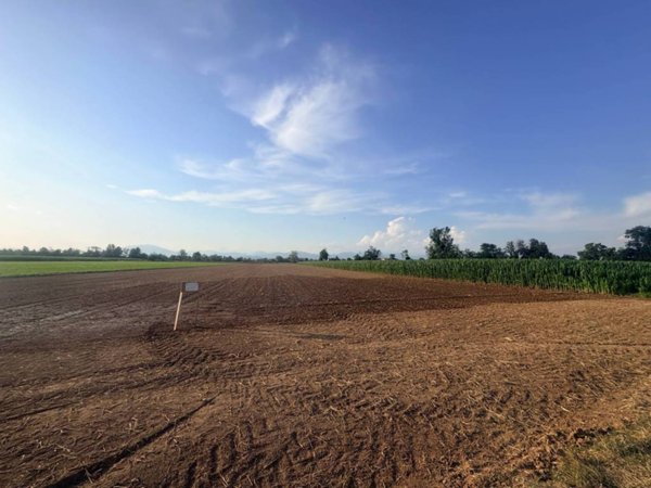 terreno agricolo in vendita ad Urgnano