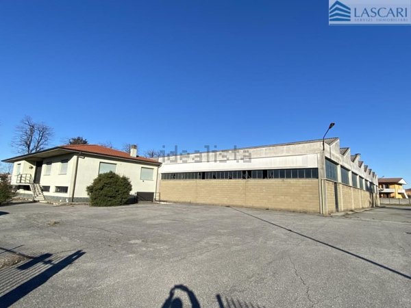 capannone in vendita ad Urgnano