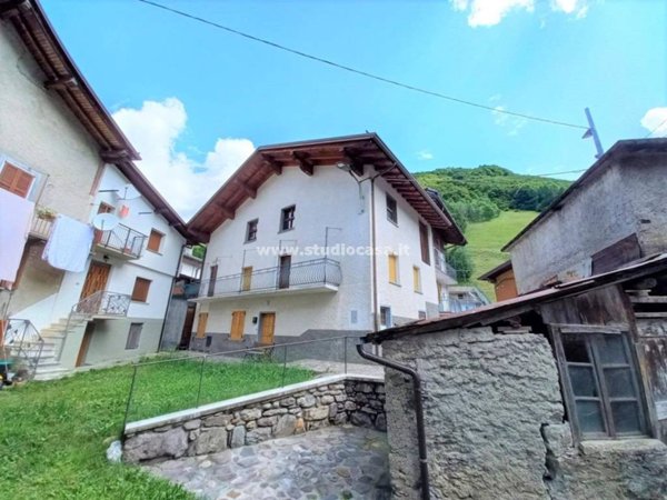 casa semindipendente in vendita a Valbondione in zona Lizzola