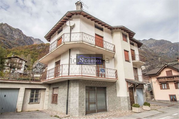 casa indipendente in vendita a Valbondione in zona Fiumenero