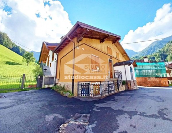casa indipendente in vendita a Valbondione in zona Lizzola