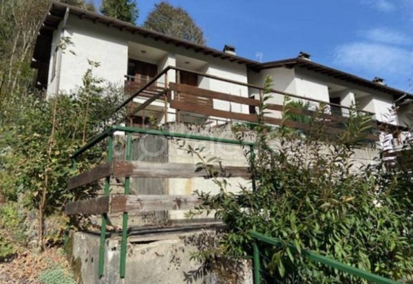 casa indipendente in vendita a Valbondione in zona Gavazzo