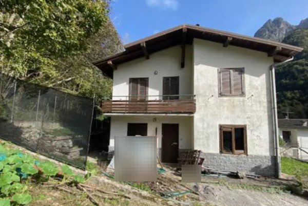 casa indipendente in vendita a Valbondione in zona Gavazzo