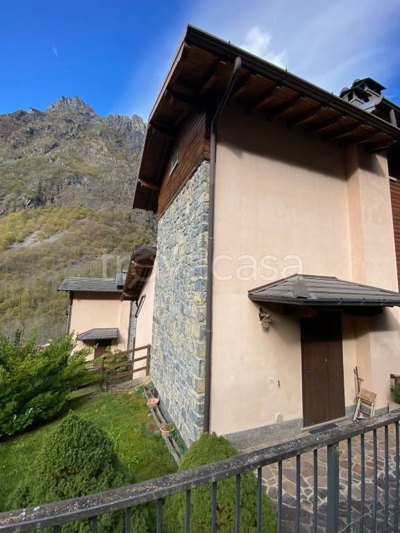 casa indipendente in vendita a Valbondione in zona Bondione