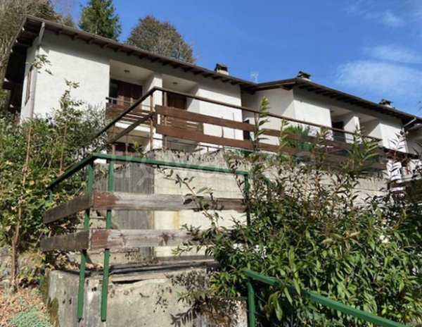 casa indipendente in vendita a Valbondione in zona Gavazzo