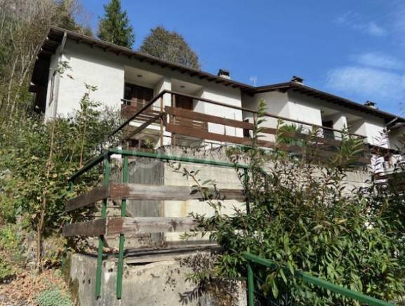casa indipendente in vendita a Valbondione in zona Gavazzo