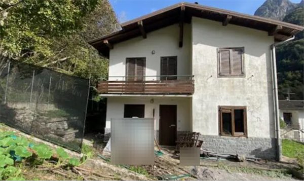 casa indipendente in vendita a Valbondione in zona Gavazzo
