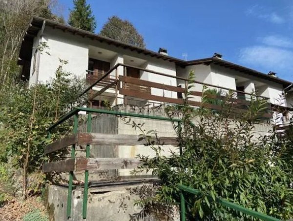 casa indipendente in vendita a Valbondione in zona Gavazzo