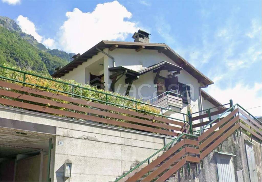 casa indipendente in vendita a Valbondione in zona Gavazzo