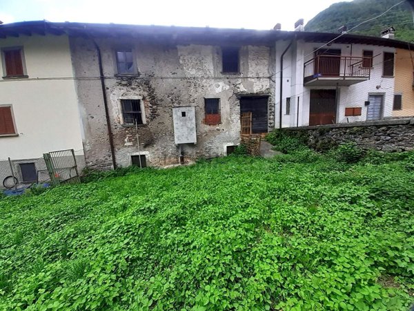 casa indipendente in vendita a Valbondione in zona Fiumenero