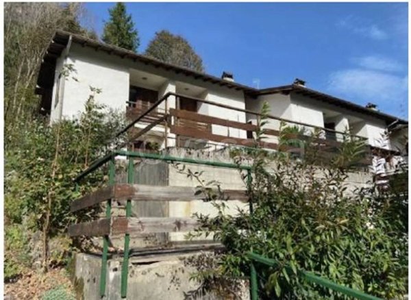 casa indipendente in vendita a Valbondione in zona Gavazzo