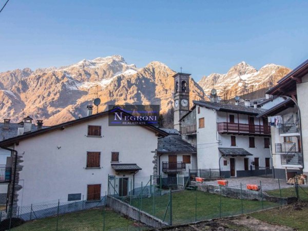 casa indipendente in vendita a Valbondione in zona Lizzola