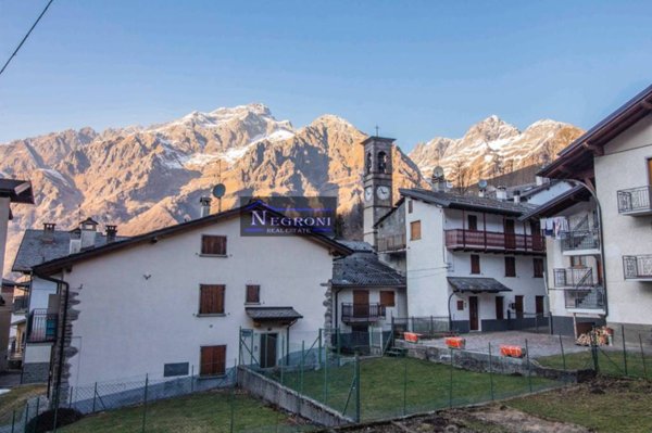 casa indipendente in vendita a Valbondione in zona Lizzola