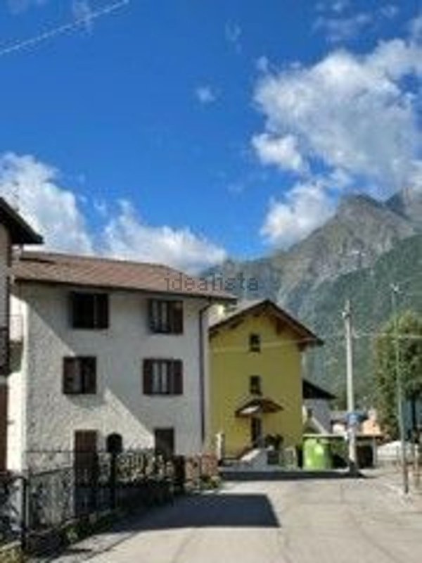 appartamento in vendita a Valbondione in zona Lizzola