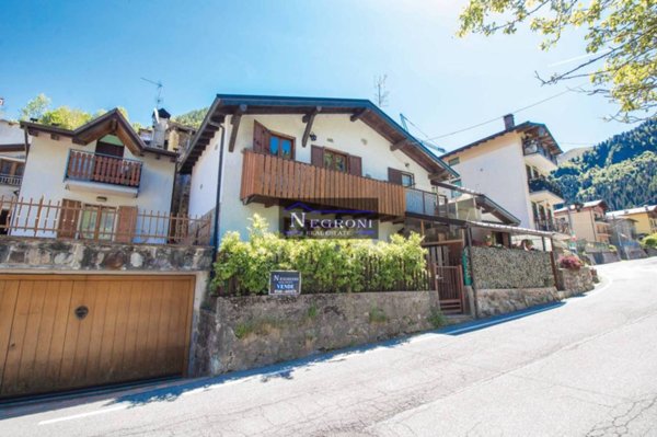 casa indipendente in vendita a Valbondione in zona Lizzola