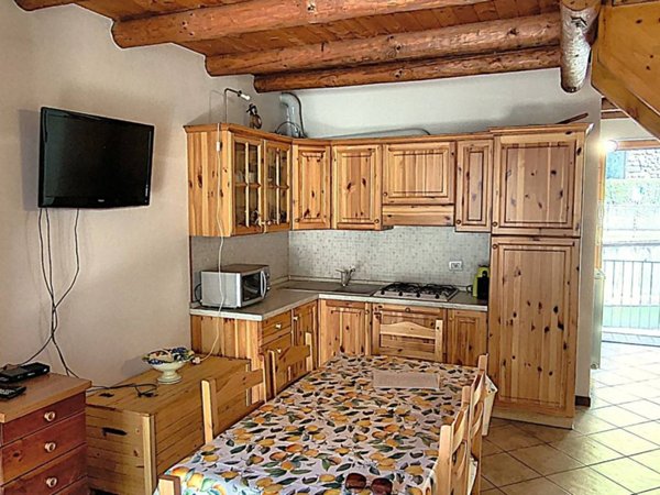 casa indipendente in vendita a Valbondione in zona Gavazzo