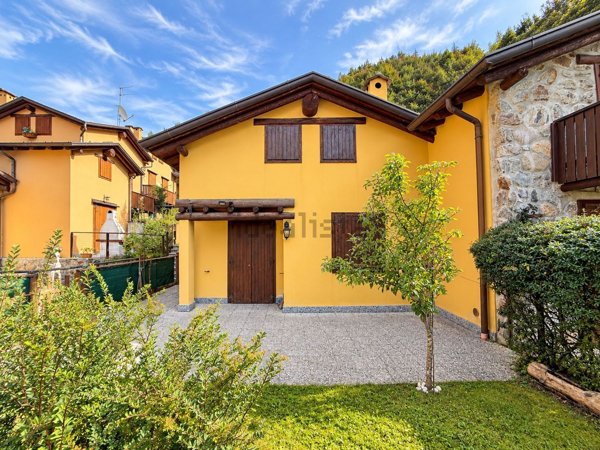casa indipendente in vendita a Valbondione in zona Lizzola