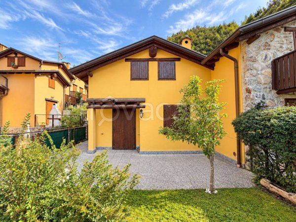 casa indipendente in vendita a Valbondione in zona Bondione